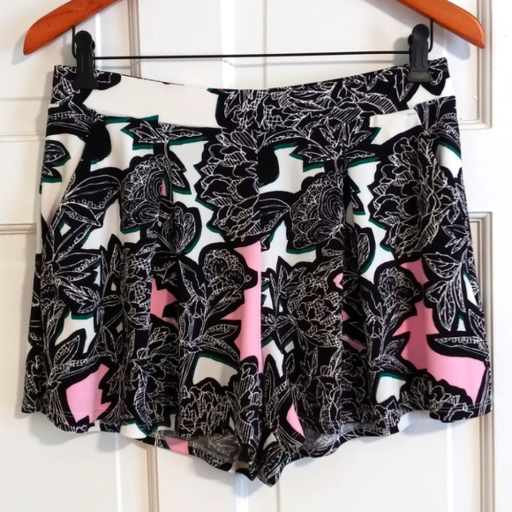 🆕️ 🖤Express🖤 - Black/Cream/Pink/Green Floral Stretch Short